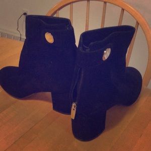 Size 39 1/2 Gianvito Rossi black suede booties